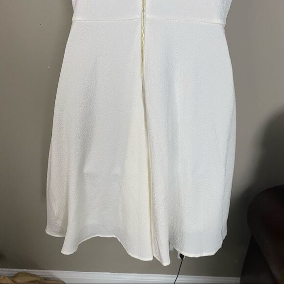 Everly V Neck Ivory Flowy Midi Dress - Picture 5 of 10